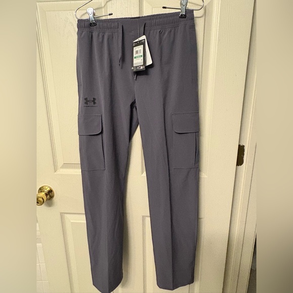NWT Boys Youth Under Armour UA Icon Woven Cargo Pants Gray Large $50 - Picture 1 of 7